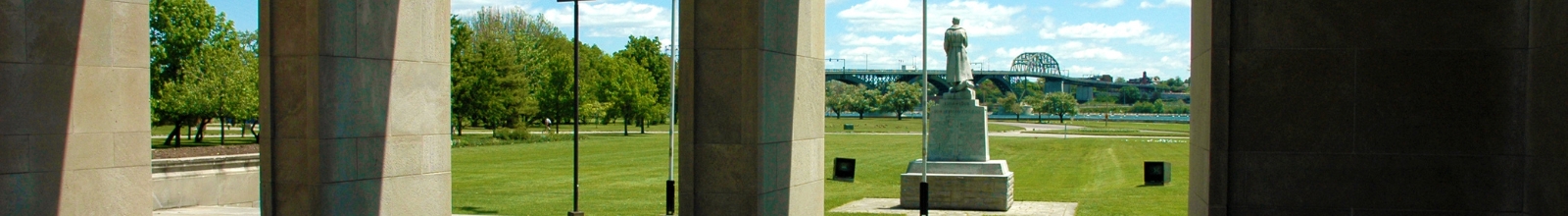 A sunny day at Mather Arch a monument in front of the Niagara River