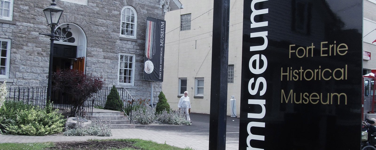 fort erie historical museum exterior and sign