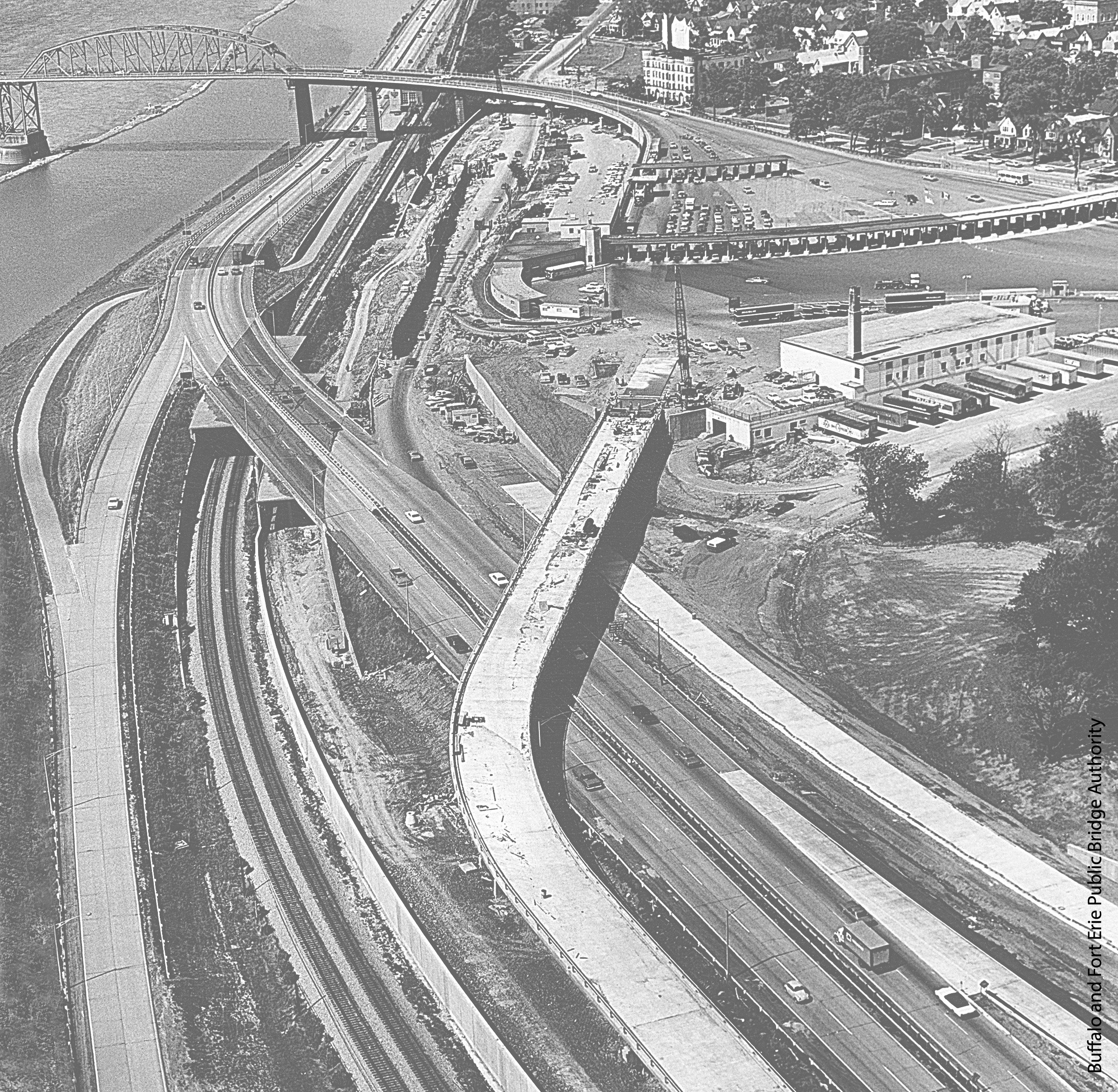 A large road under construction, heading to a large bridge
